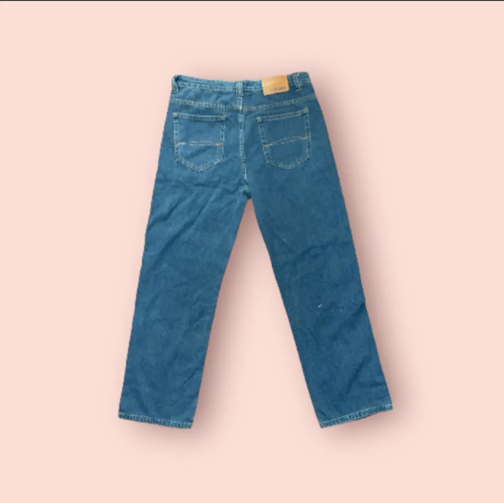 Mörkblå jeans. Knappt använd. . Jeans & Byxor.