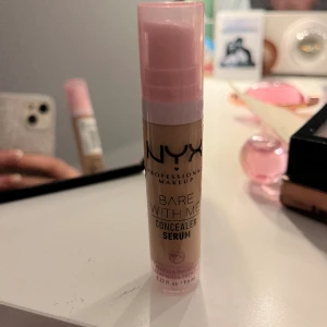 Nyx serum concealer  - En helt ny nyx serum concealer aldrig andvänd elle täppans då ja beställde fel färg nypris 169kr Färgen 03 vanilla 