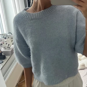 Zara tröja - Köpt för ca 2 år sedan, fint skick! Andvänd några gånger bara🥰