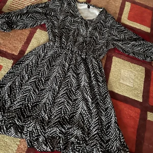 Fin gullig klänning  - En jättefin och gullig klänning 👗 som inte kommer till användning. Priset på alla plagg kan diskuteras🥰