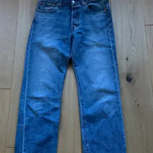 Levis 501 jeans i storlek 30/32. Jeansen är i bra skick. 