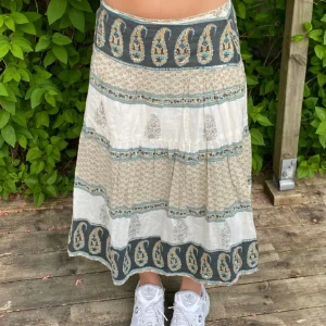 Kjol - Maxikjol med paljetter och olika mönster :) Använd gärna köp nu