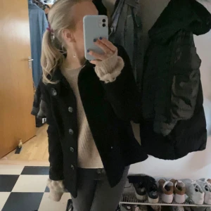 kappa - säljer denna skit snygga kappa⭐️⭐️⭐️ passar perfekt till våren💘💘💘!!