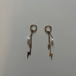 Edblad örhängen  - Guldiga örhängen säljer då jag inte använder dom