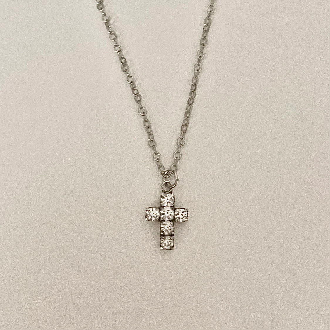 Handgjort Halsband med kors 