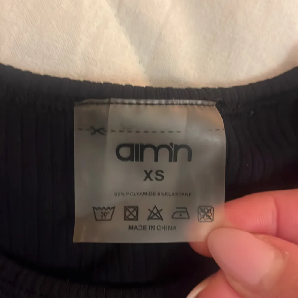 Jättefin tränings tröja från aimin som knappt är använd alltså i nyskick!❤️storlek XS men passar också XXS. T-shirts.