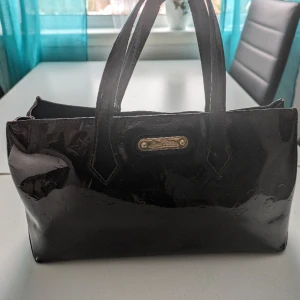 Louis Vuitton Wilshire äkta  - Säljer en Louis Vuitton Wilshire Äkta fint skick 