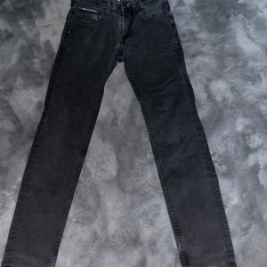Tommy Hilfiger Jeans - Storlek 28/32  Slimmfit Perfekt skick