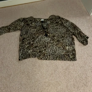 Blus - Tun och festlig 