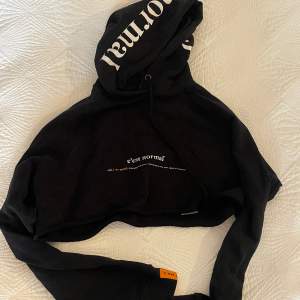 Cest normal hoodie i svart och i perfekt skick