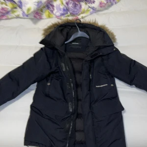 Peak performance  - Jätte varm vinterjacka. Har haft den i 2 vintrar. Nypris 7000kr 