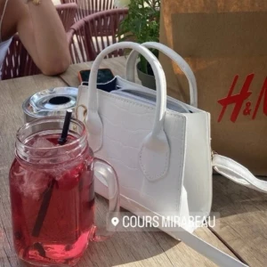 Liten väska  - Så fin vit liten väska💗