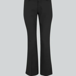 Lågmidjade kostym byxor från bikbok  - Säljer ett par lågmidjade kostym byxor med slits från Bikbok i modellen ”vera petite”! Inte hittat några defekter, har aldrig själv haft på mig men de är köpta från Sellpy! Skriv privat för fler bilder! 🫶