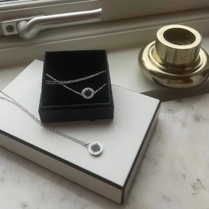 Halsband - Superfint silver/svart halsband från Marc Jacobs 🖤🖤 finns inte att köpa längre ! 
