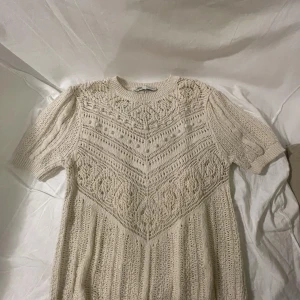 Zara Topp  - Jättesöt topp från zara!! Köpt för 400 