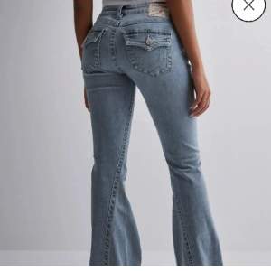 Säljer dessa true religion jeans, oanvända💕 passar S/M