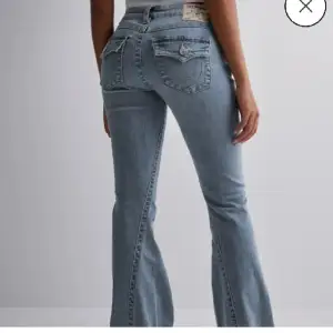 Säljer dessa true religion jeans, oanvända💕 passar S/M