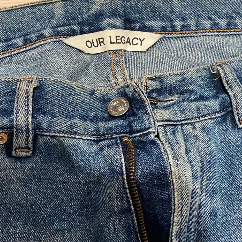 Our legacy Jeans 2nd cut, som straight fit i mycket gott skick, skriv för fler bilder, ljuset bedrar lite. Nypris 2500kr. Jeans & Byxor.