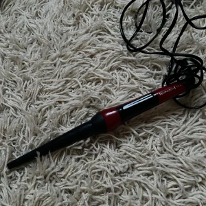 Remmington silk locktång  - superbra långtång, säljer då jag köpt en ny. Självklart kommer den vara avtvättad vid köp. Funkar svinbra till papiljotter 