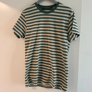 T-shirts från Mads Nørgaard - T-shirts från Mads Nørgaard i storlek L i bra skick