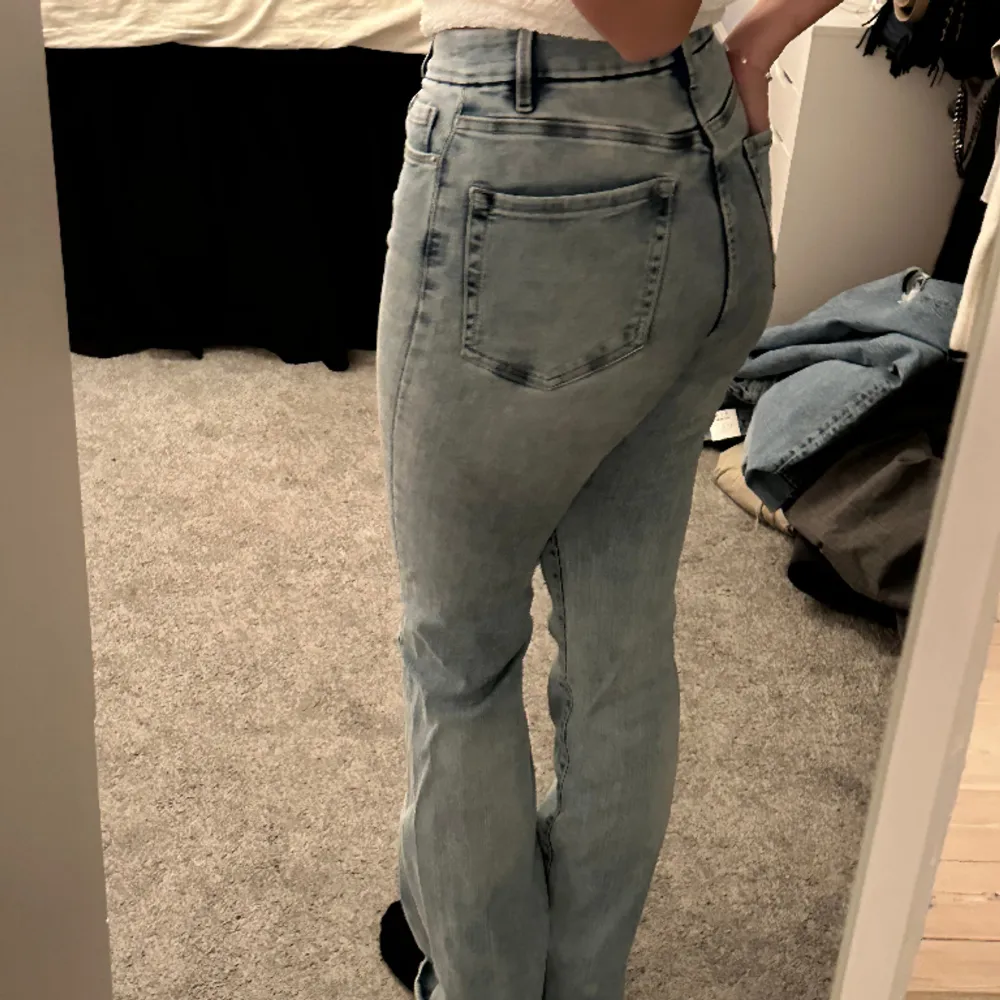 Jättefina jeans från Lindex som tyvärr inte kommer till användning. Storlek 38.. Farkut & Housut.