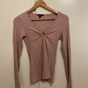 Tröja  - Storlek: S, tveka inte för att fråga någonting!💫