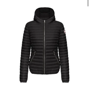 Colmar jacka  - Jag säljer min colmar jacka pågrund av att den inte används! Den är använd fåtal gånger och är i ny skick. Annars är jag intresserad av att byta colmar jackan och något mer mot en Moncler cardigan🥰