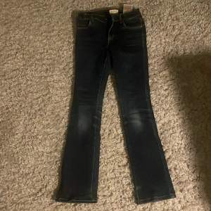 Bootcut jeans marinblå från kidsonly köparen står för frakten 😄