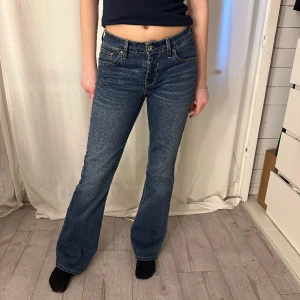 Jeans - Snygga och sköna bootcut jeans💋 Modell: 167cm Passar både 34 och 36 
