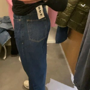 jeans - HOPE  - Skitsnygga jeans från HOPE, köpta i somras, men kommer inte till användning. Nyskick då de endast är använda ca två gånger. Nypris 1900kr. W27 L32 💙 Skulle säga att de passar Xs/S! 
