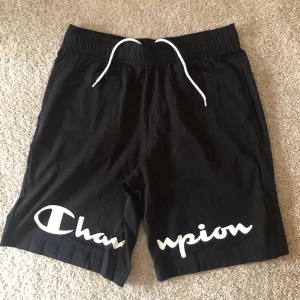 Shorts champion  - Champion shorts  • Aldrig använda  • Storlek medium 