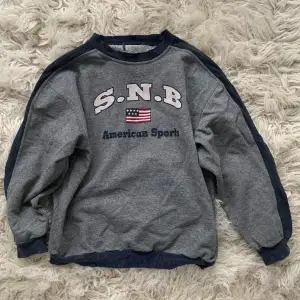 Sweatshirt från secondhand i USA. Fint skick! 