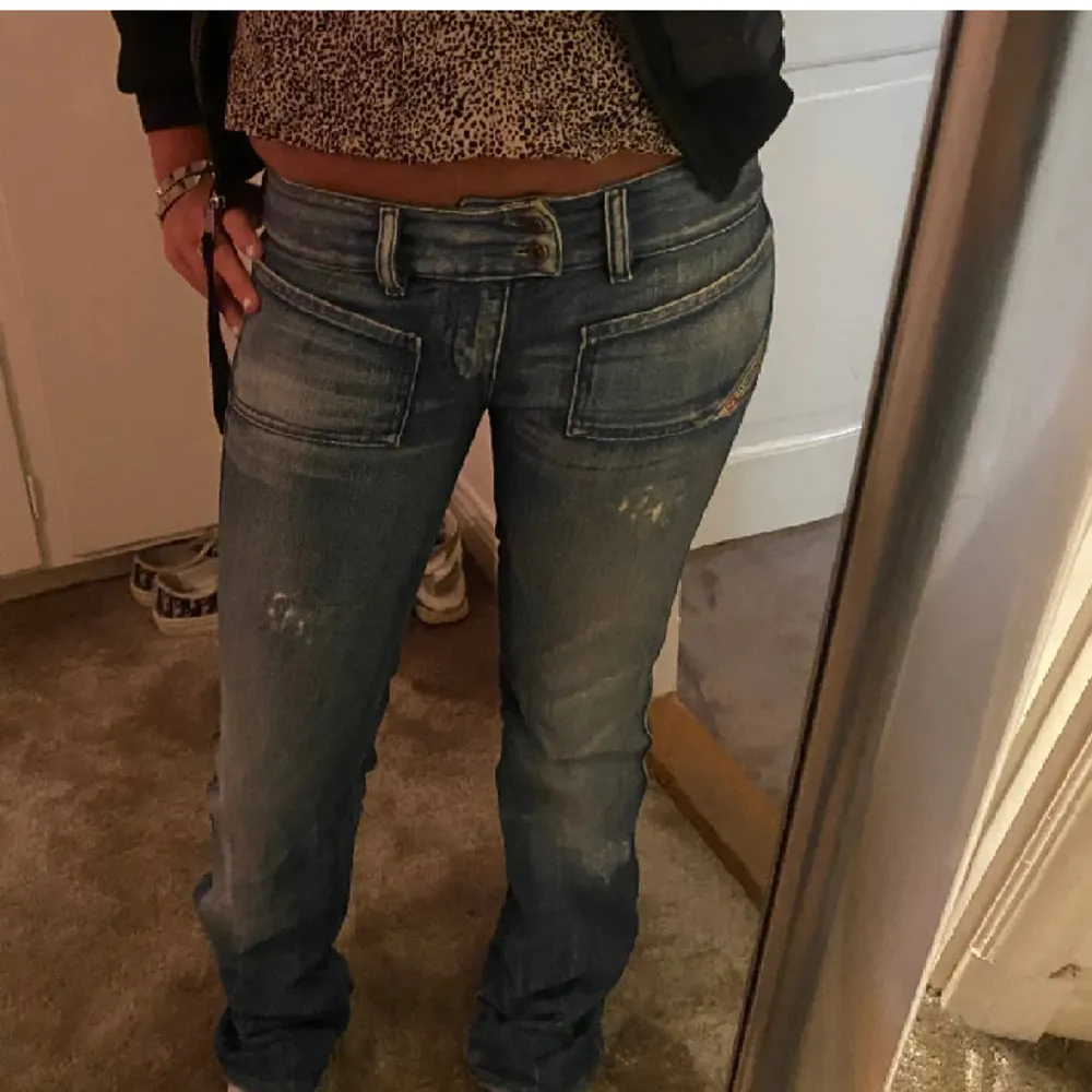 Diesel jeans som är jättefina säljer då dom inte passade mig tyvärr:( jättebra skcik och superfina! Samma jeans som på bilderna kan bara inte få på mig dom helt och har därför ingen bild med mig i dom❤️. Jeans & Byxor.