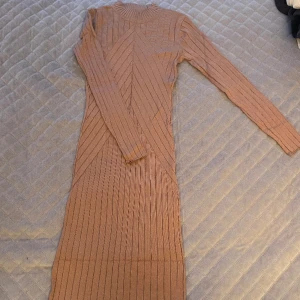 Klänning beige - Från hm. Fint skick. 150kr