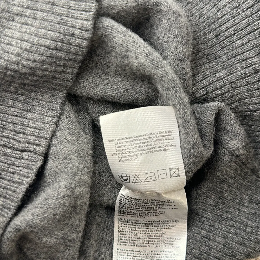 Superfin stickad tröja från Selected. 80 % ull, 20% nylon. Fint skick! Strl S. Tröjor & Koftor.