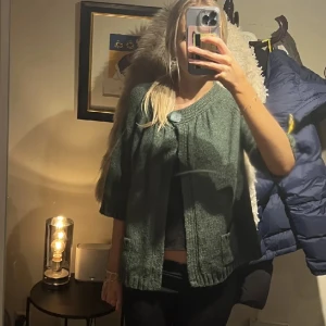 Bolero - Söt bolero i mörkgrön! Passar mig som vanligtvis har s💚köp på plick, aldrig använd av mig