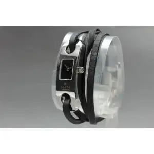 Vintage Gucci 6100L Black Dial Quartz Women's Watch  Inköpt i USA ca 30 år sedan. 1 ägare(jag). Äkta. En del av spännet saknas, men kan enkelt laggas. Därav priset. Inköpt för $600 (ca 6000kr)