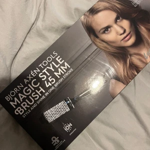 Björn Axén borste - Säljer min Björn Axén borste, endast använd 1 gång. Säljer pga tycker inte den passar mitt hår  