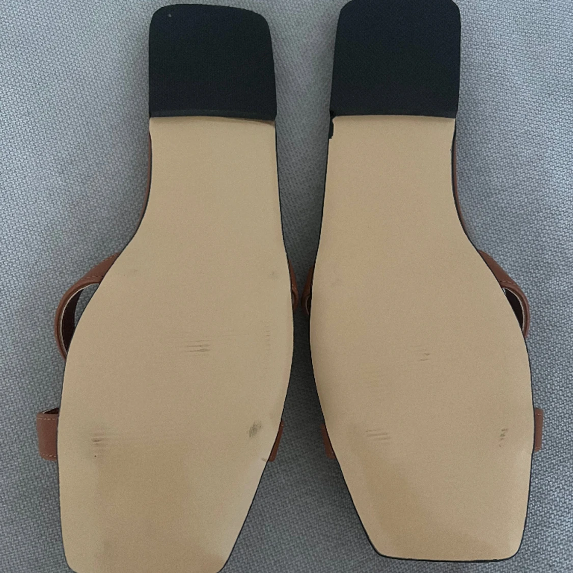 Slip-in sandal med spänne - 90