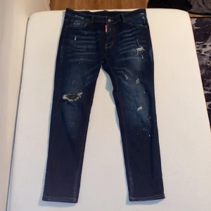 Dsquared2 jeans - Mått=EU storlek 48 Som motsvarar S/M Skick är bra det är som nytt och det är sköna byxor