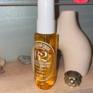 Sol de Janerio 62 ☀️ - Intressekoll på min sol de Janerio 62 parfym som luktar söt (se noter bild 2) JÄTTE GOTT❤️ då den inte kommer till användning och jag behöver pengar💓ca 70% kvar (se bild 3) 💝 Hör av dig vid funderingar!🙌30 ml