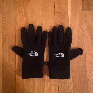 Snygga north face handskar som är perfekta för vintern och som även funkar på mobilen 