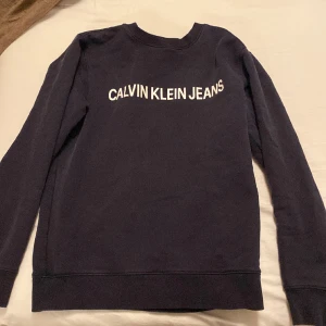 Calvin Klein tröja - Calvin Klein tröja i bra skick - Small men passar Medium också 