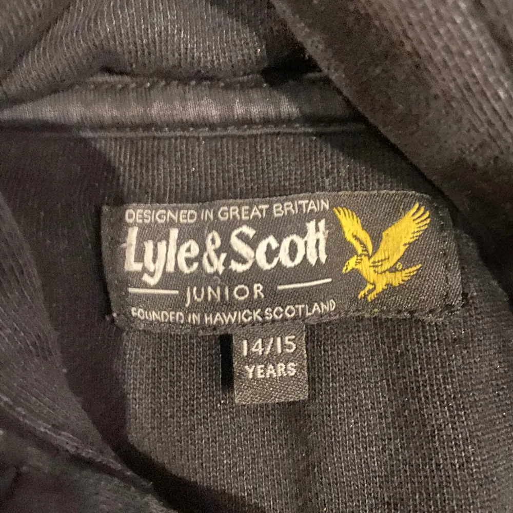 Hej säljer nu min Lyle&scott i stolek 14/15 år   Passar xs/s . Hoodies.