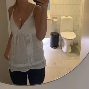 Sött linne - Super gullig linne som passar perfekt till sommaren! Köpt secondhand men i super fint skick Storlek 36