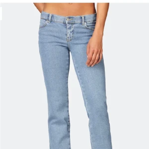 Drdemin jeans - Midjemått (rakt över) ca 39 men är stretchiga, lite långa på mig som är 160 men skulle nog passa på 165~178