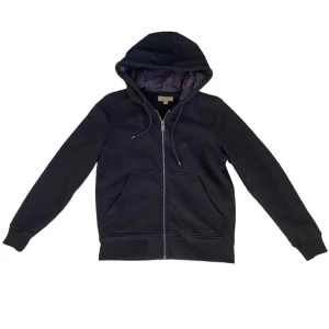 Burberry Hoodie  - Säljer nu min Burberry hoodie då jag har tröttnat på den. Den är köpt av en bekant så kvitto finns ej!  Skick: 9/10 (använd fåtal gånger, inga fläckar eller hål) 