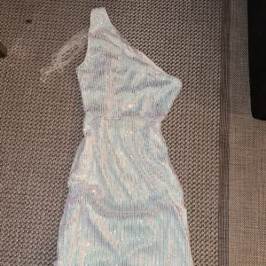 Mini white sparkly dress - endast provat, Storlek S 