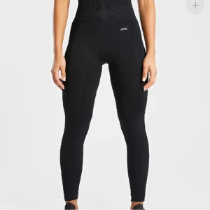 AYBL träningsbyxor - Träningsbyxor från AYBL, använda fåtal gånger. Tjockt täckande tyg. ordinarie pris mellan 450-600kr. Storlek S