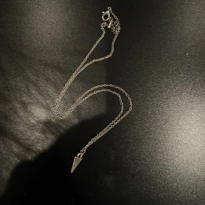 Halsband - Använt några få gånger, kommer inte till användning längre.